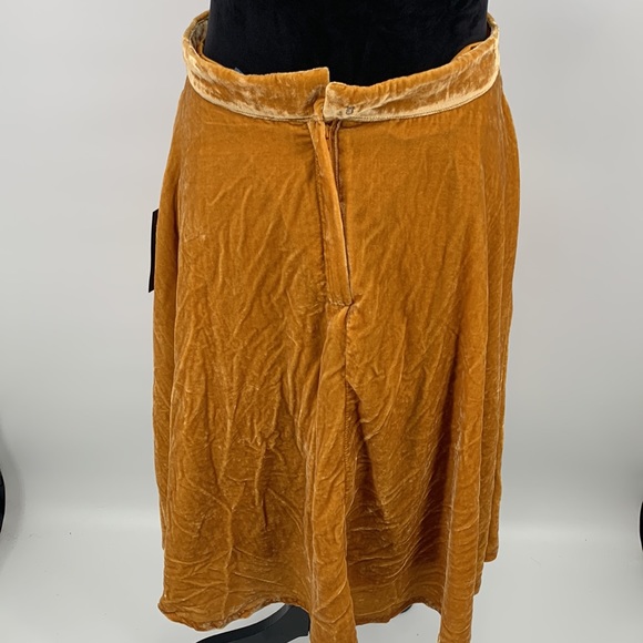NWT ModCloth skirt gold velvet size 8 with Pockets - Picture 7 of 8